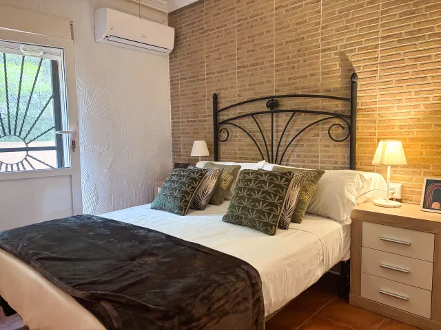 Villa de 6 dormitorios y 4 baños en Jacarilla (Alicante) — 38
