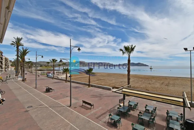 PISO EN PRIMERA LÍNEA, EN PLENO PASEO MARÍTIMO – REF 1015 - foto 5