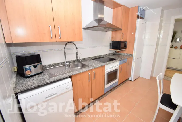 Luz, amplitud y confort familiar en este exclusivo piso esquinero en residencial con piscina, garaje y trastero — 13