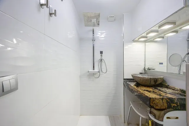 Gran casa unifamiliar con piscina privada, 4 dormitorios y semisótano. — 10