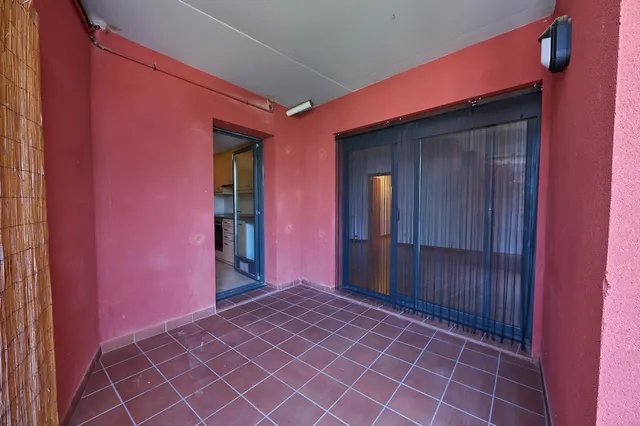 PISO DE 3 HAB CON BALCÓN, PK, Trastero y Piscina Comunitaria — 22