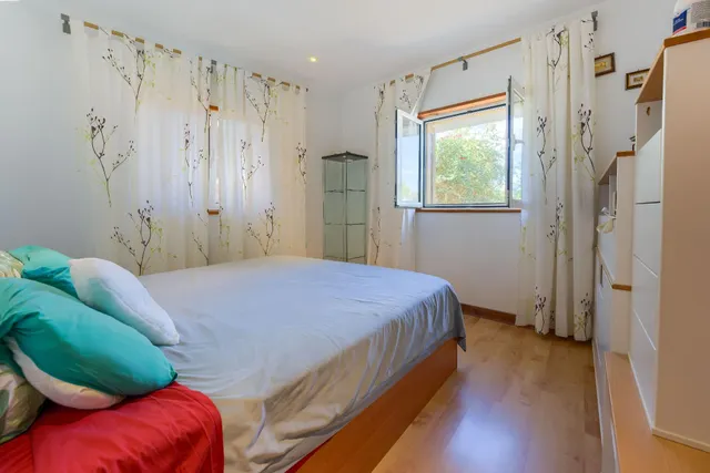 Chalet independiente de una planta con apartamento, piscina y parcela urbana de 2.800 m2 — 31