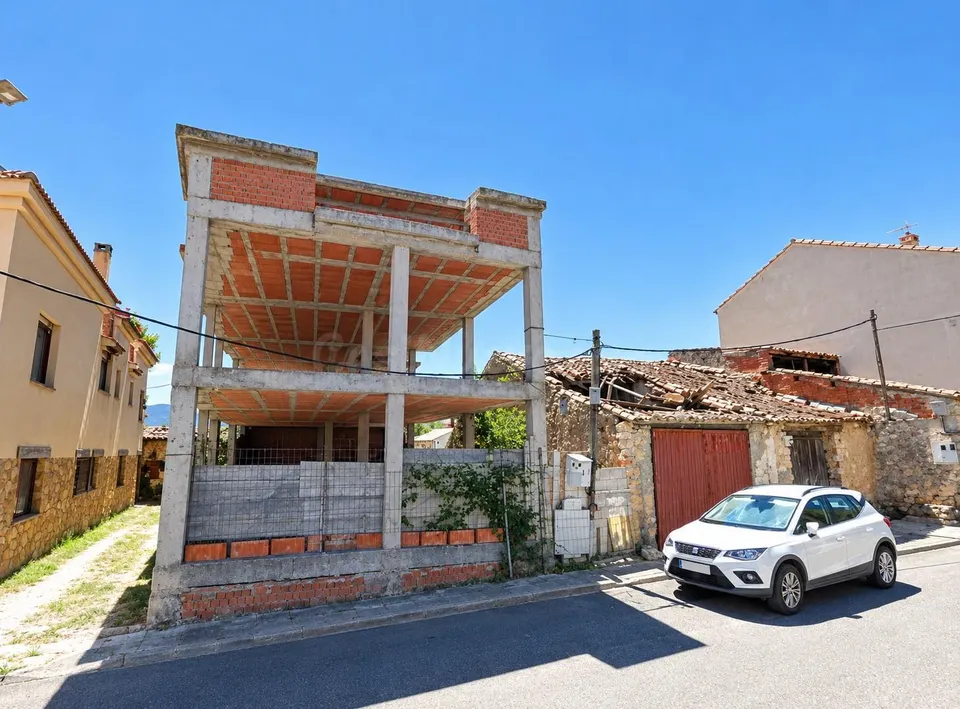 Venta de edificio en construcción en la higuera