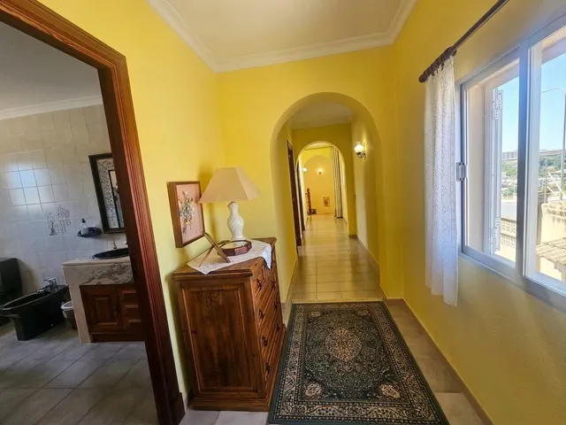 Exceptional Detached Corner Villa with Swimming Pool and Prime Location — 35