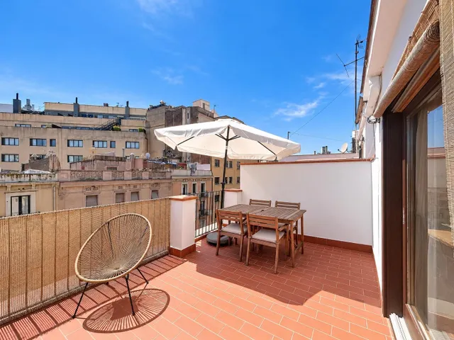 Magnífico ático con gran terraza y vistas despejadas – Carrer de Sant Pau, Barcelona — 12
