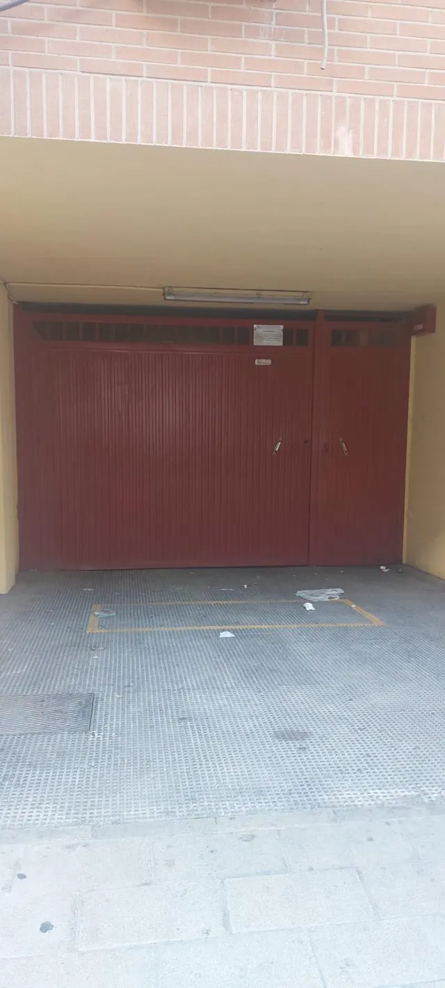 SE VENDE O ALQUILA PLAZA DE GARAJE CERCA DE HOSPITAL — 2