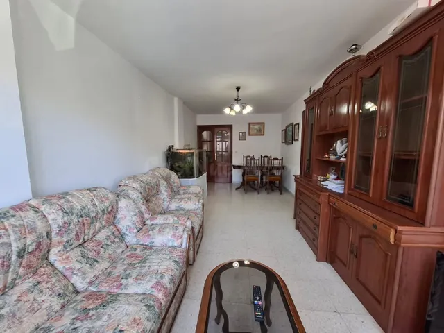 Piso de 80 m2 con ascensor en zona Rafael Alberti, Algeciras — 5