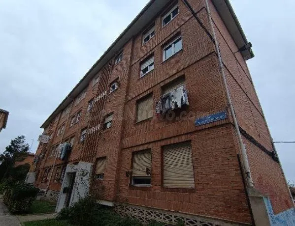 SE VENDE piso ALQUILADO en Calle Francisco Iturrino Nº 3 San - foto 2