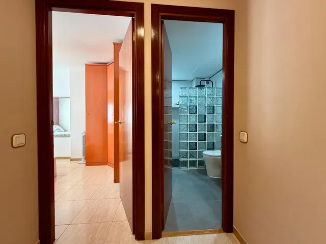 Excelente piso de 4 habitaciones con terraza, plaza de garaje y trastero en Roc Blanc (Terrassa) — 19