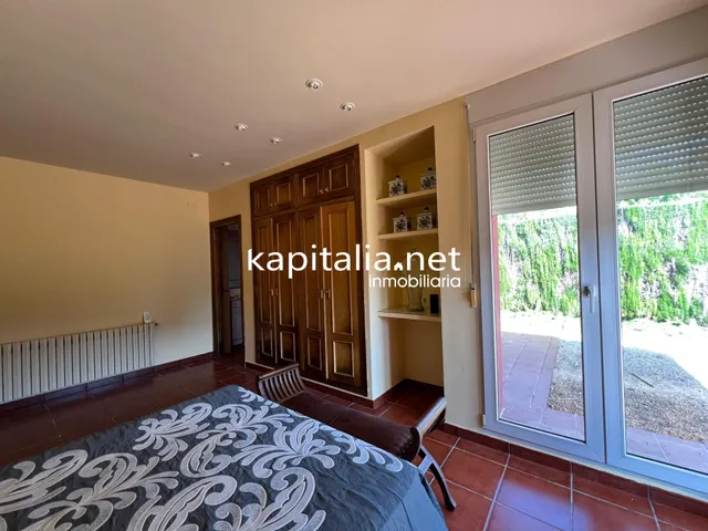 Fantástico chalet a la venta en Ontinyent , zona la Solana . — 35