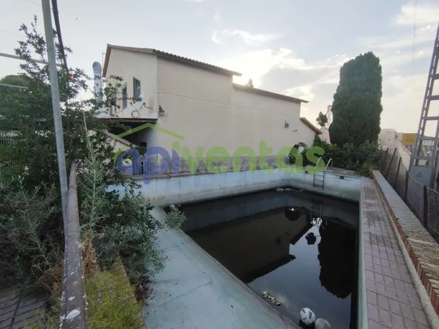 Chalet en el centro de Purias - foto 4