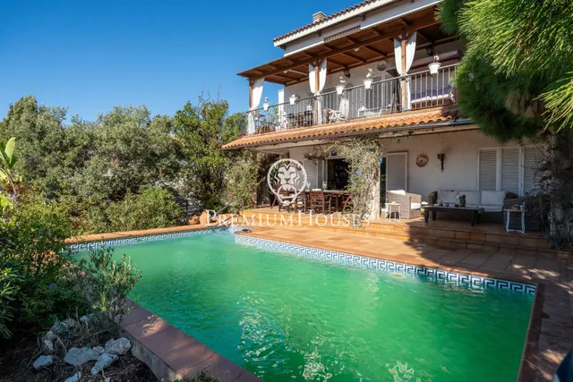 Casa independiente con piscina y jardín en Vallpineda — 38