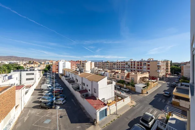 Piso en Venta en Ciudad Jardín, Almería - Oportunidad Única — 19