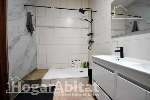 REFORMADO Y AMPLIO CON TECHOS ALTOS, PISCINA Y MUCHO ESTILO ¡TE ENCANTARÁ! — 43