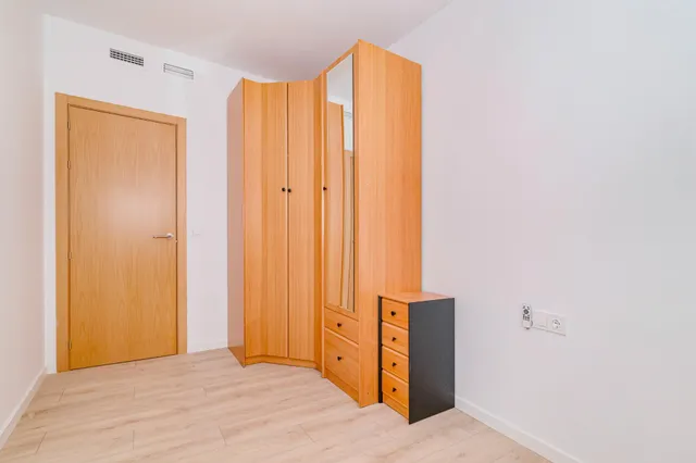 OPORTUNIDAD EN VENTA DE PISO VPO DE 3 DORMITORIOS EN BARRIO ALBAYDA CON PLAZA DE GARAGE Y TRASTERO — 25