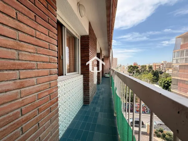 Piso en venta en Alicante. 85m2, 3 habitaciones, 1 baño con bañera, tercera planta con ascensor. zona de campoamor — 10