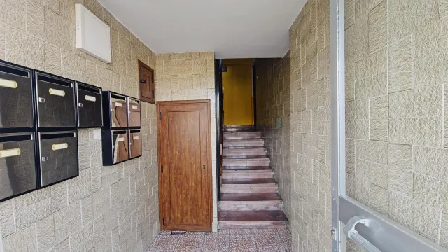 Tu hogar empieza aquí: 2 habitaciones y parking en Torrelavega — 9