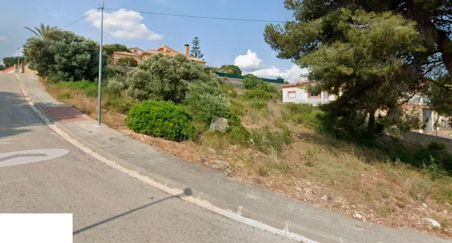 Parcela esquinera urbana en Urbanización Montmar, Calafell