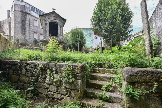 Casa con finca y hórreo en el centro de Marín - foto 2