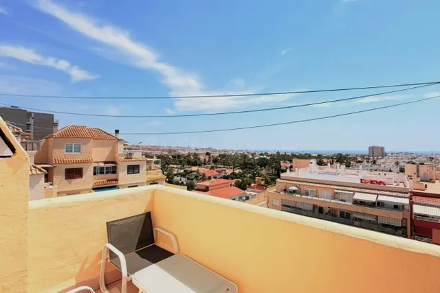 Acogedor ático pequeño (aprox. 35 m2 - 6.ª planta) con gran 