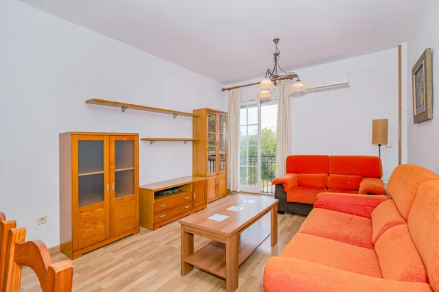 ¡TRES DORMITORIOS, GARAJE Y LISTO PARA ENTRAR A VIVIR! - foto 2