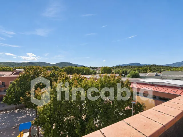 Dúplex con dos terrazas y aparcamiento en el centro de Santa Coloma de Farners — 34