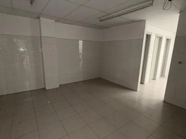 SE ALQUILA LOCAL COMERCIAL — 10