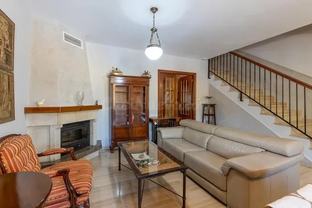 ADOSADO EN VENTA EN MARACENA JUNTO A PARADA DE METRO — 3
