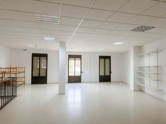 Local comercial con sótano, patio y nave con pozo de agua — 8