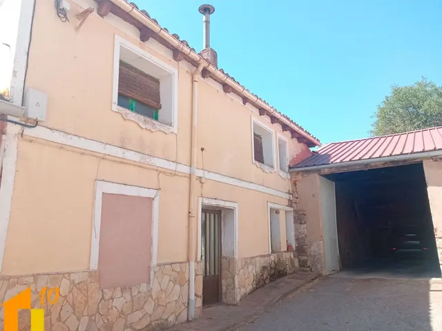 Casa para reformar íntegramente en Arcos de la Llana.
