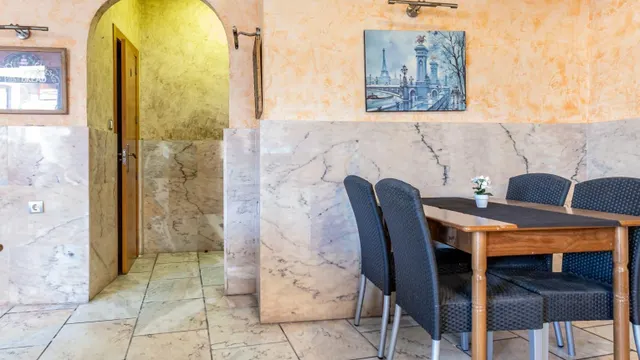 Local comercial listo para restaurante en pleno centro de Torrevieja — 10