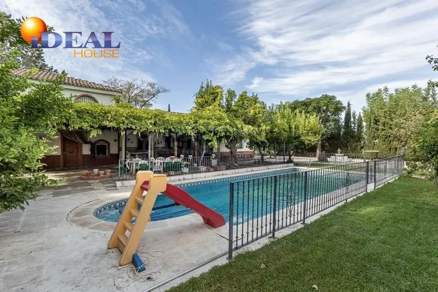 Espectacular Chalet en Ogijares - Ideal para Familias — 4