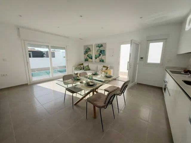 VILLAS PAREADAS DE OBRA NUEVA EN ROLDAN — 14