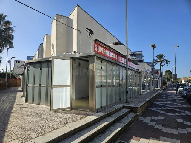 Local comercial en venta en Cambrils - foto 3