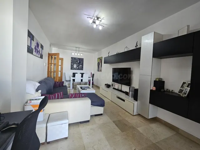 Amplio piso de 3 dormitorios con terraza, garaje, trastero y - foto 3