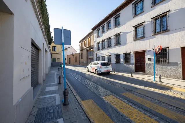 Barrio del Realejo. Sacamos a la venta dos plazas de garaje para coche muy grande. — 2
