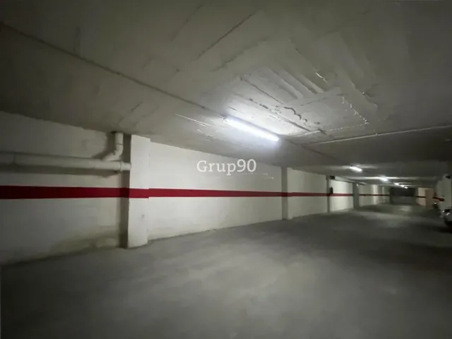 En venta amplia plaza de parking con trastero en Av. Garrigues — 6