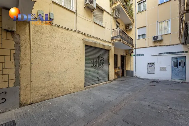 Estos dos grandes locales en pleno centro de Granada ofrecen una oportunidad única para tu negocio. — 17