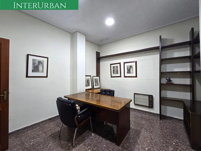 Amplio Bajo Comercial con 178 m2 en alquiler en Llíria – Zon - foto 2