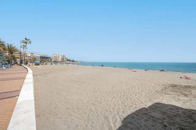Vivienda con terraza y vistas al mar en Avenida de las Gaviotas, Fuengirola — 40