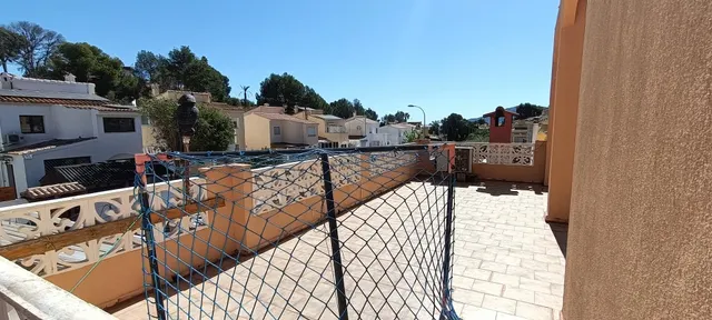Gran chalet independiente de 3 plantas con dos viviendas y piscina — 43