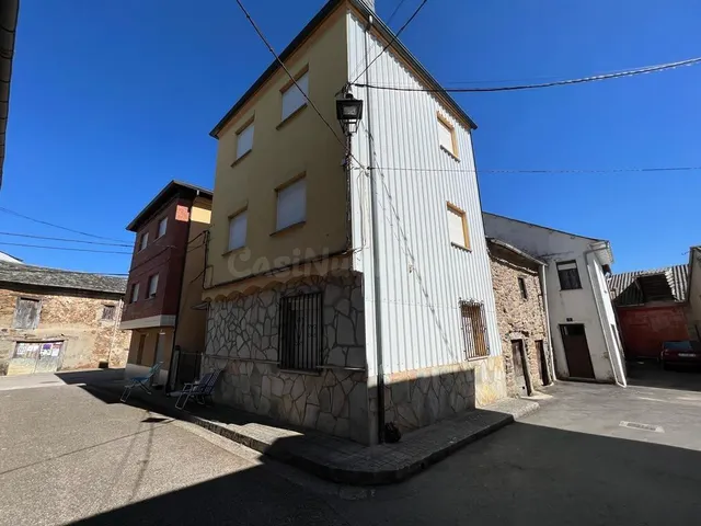 PRECIOSA CASA EN NOCEDA DEL BIERZO - foto 2