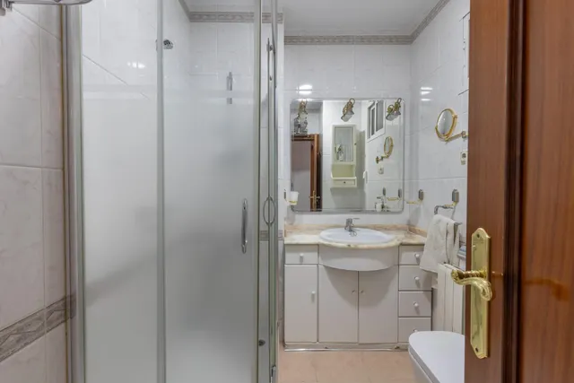 Estupendo piso  en la última planta en calle doctor azpitarte — 29