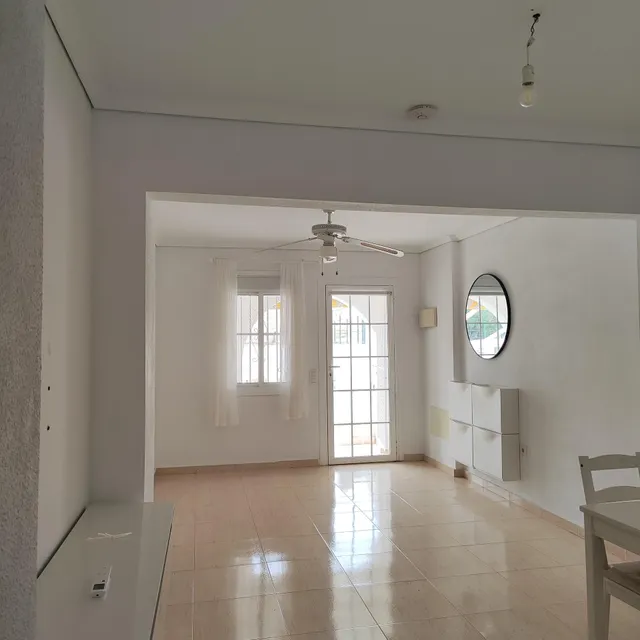 Adosado en Gran Alacant con solárium, balcón y piscina comunitaria — 33