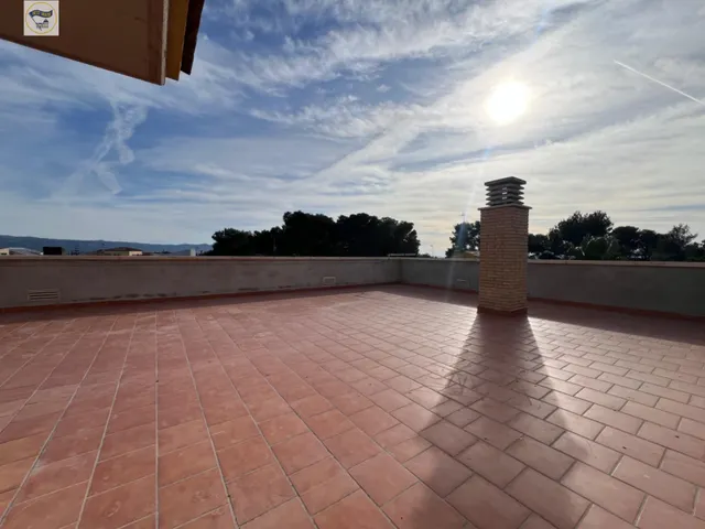 ESPECTACULAR CASA CON PISCINA — 48