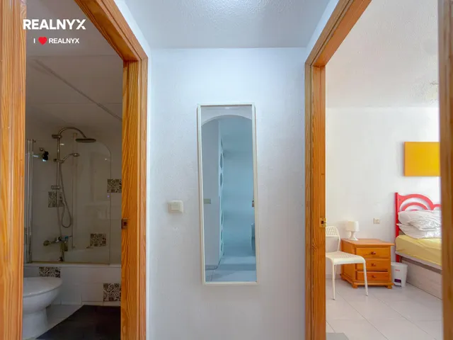 ¡Oferta Especial! Amplio apartamento con 3 dormitorios + gran terraza y vistas a la piscina comunitaria + Garaje incluido en el precio — 19