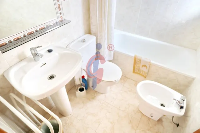 Espectacular bungalow en esquina con gran solárium, jardín privado y piscina en Guardamar del Segura — 29