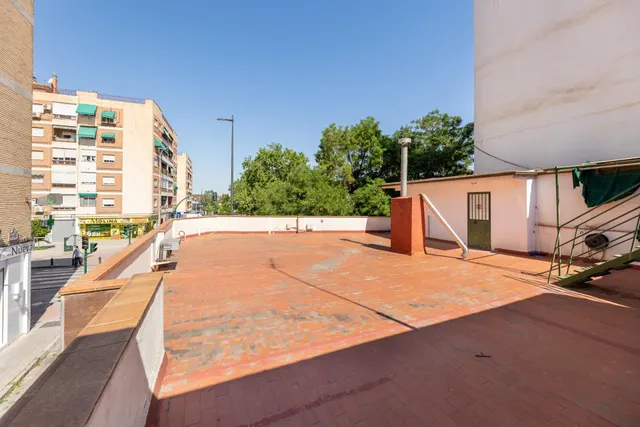 Local + vivienda en Avda. Cadiz — 30