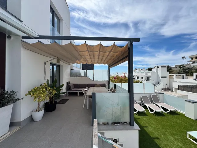 Villa moderna con vistas al mar en venta en Nerja - foto 3