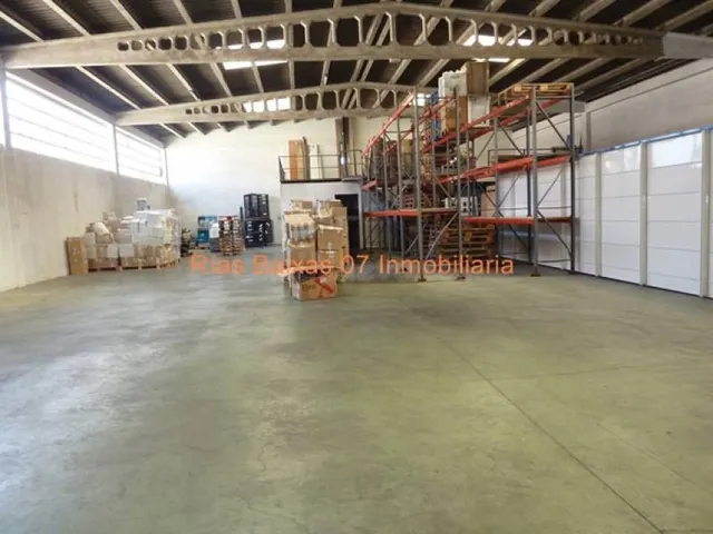 REF 4866 NAVE SEMIDIAFANA 700 m2 CON 4 OFICINAS Y BAÑOS